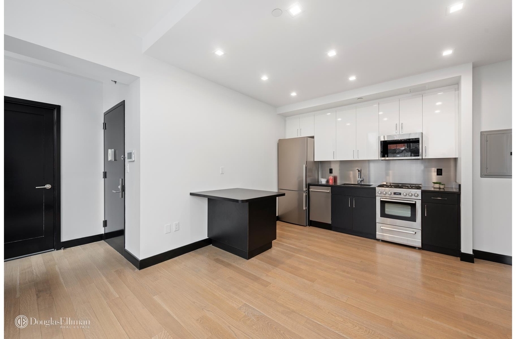 401 West 33rd Street - Photo 0