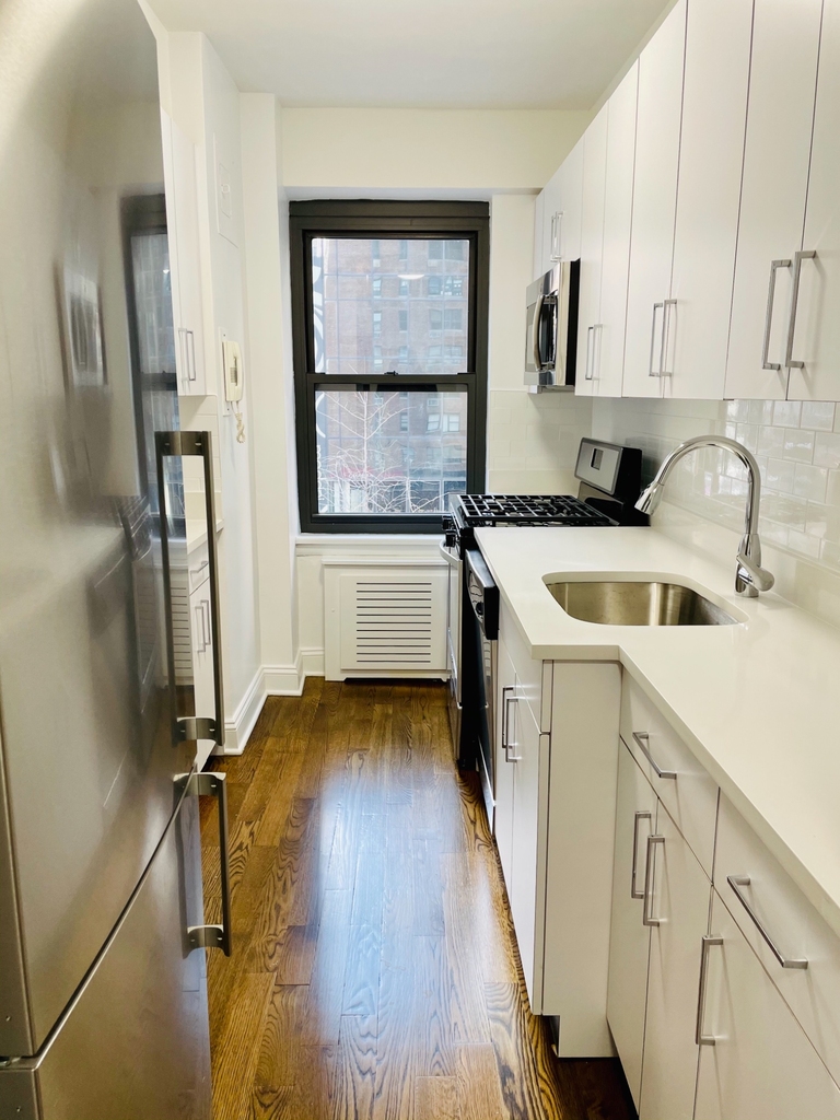 157 East 57th Street - Photo 1