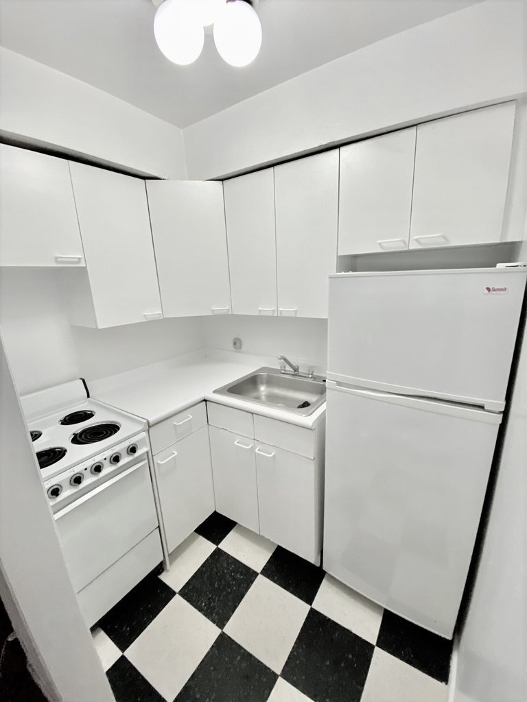 65 West 69th Street - Photo 2