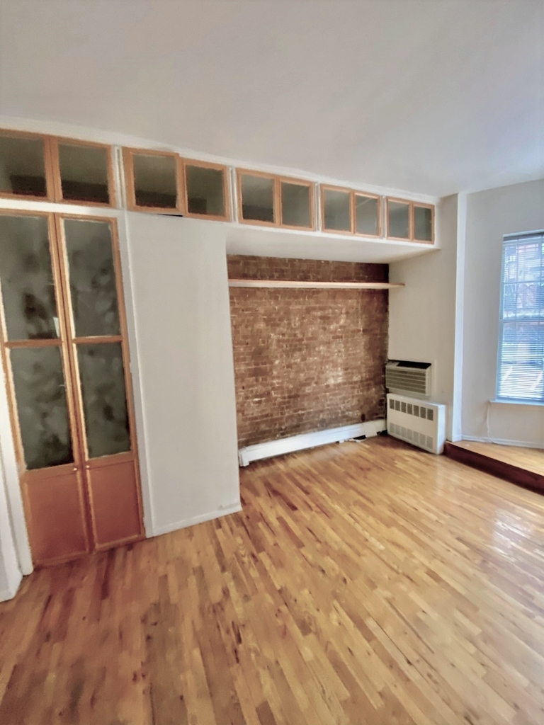 65 West 69th Street - Photo 5