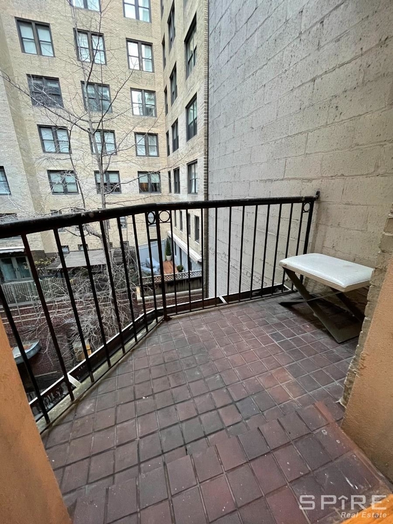 53 East 64th Street - Photo 3