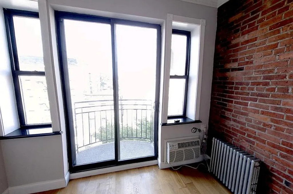 102 East 7th Street - Photo 4