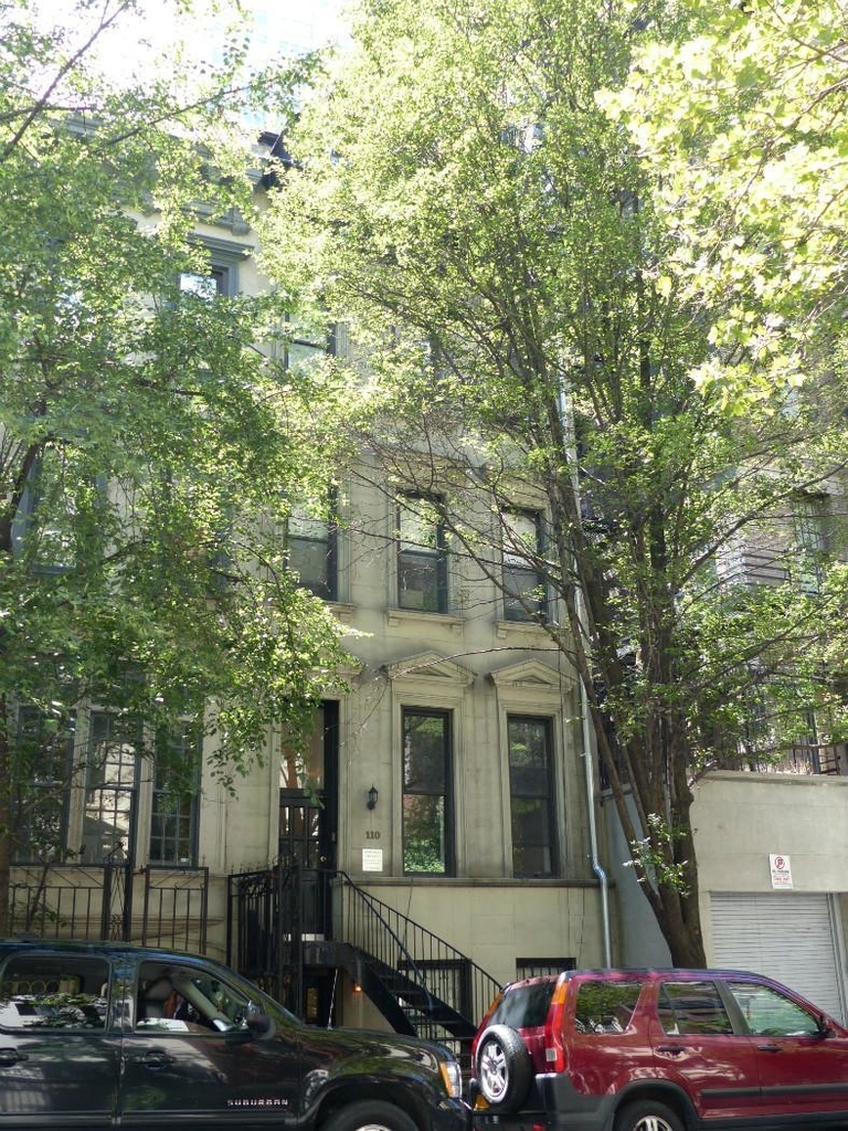 110 East 61st Street - Photo 12