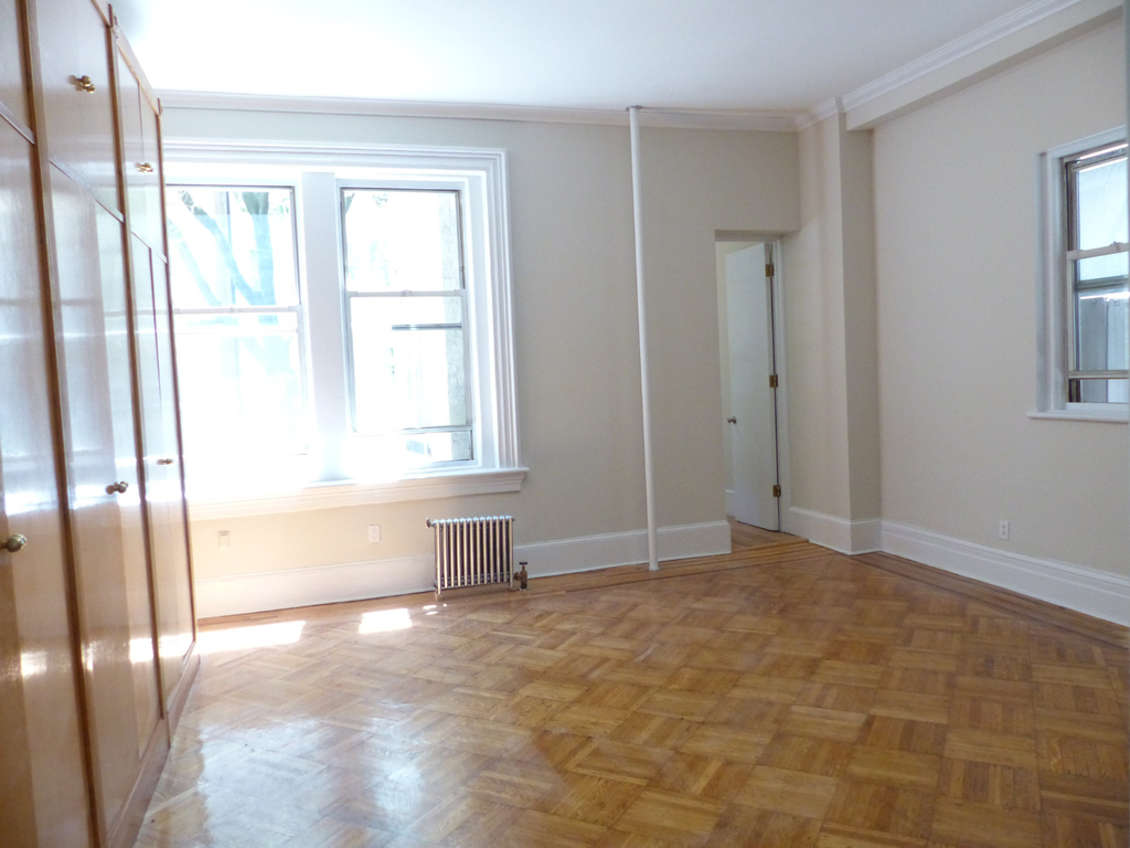 110 East 61st Street - Photo 1