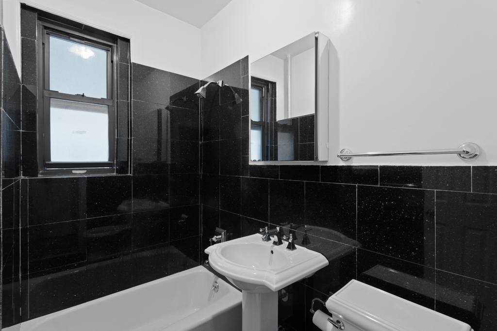 207 West 11th Street - Photo 4