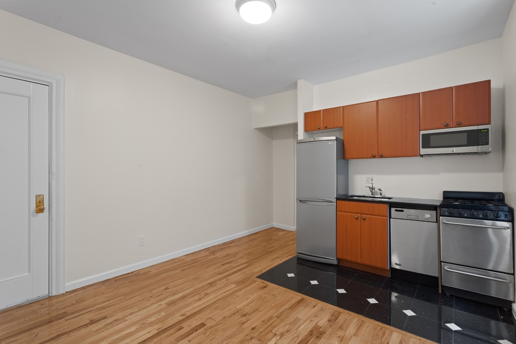 207 West 11th Street - Photo 3