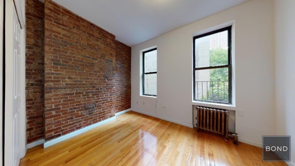 1731 Second Avenue - Photo 4