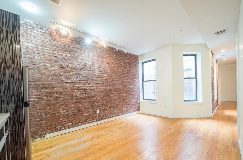 662 Park Place - Photo 1