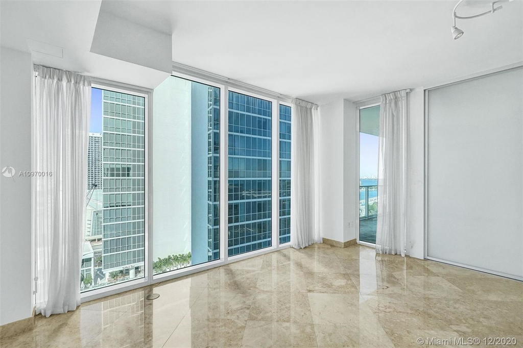 1040 Biscayne Blvd - Photo 2