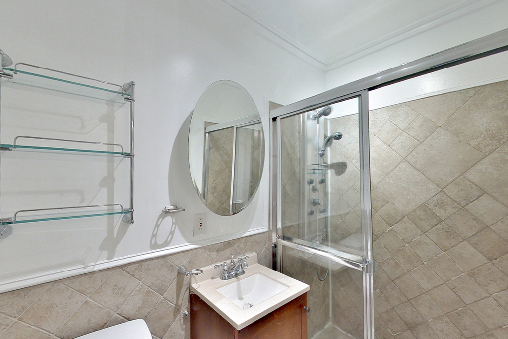 607 East 11th Street - Photo 5