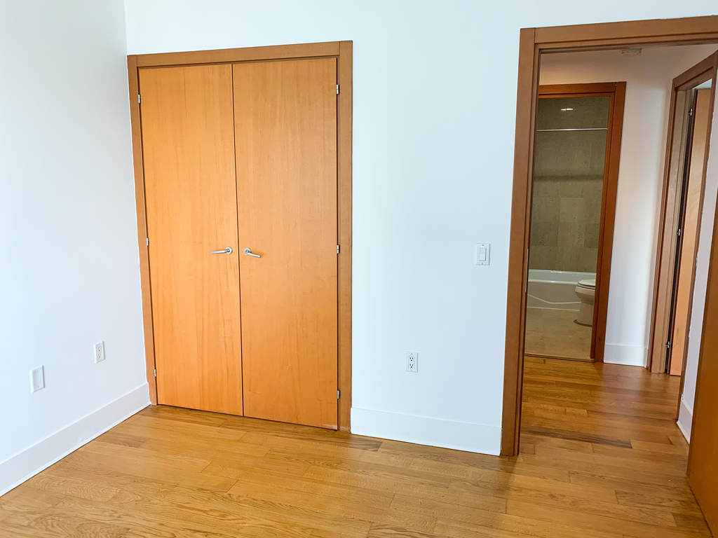 440 Kent Ave  - Photo 5