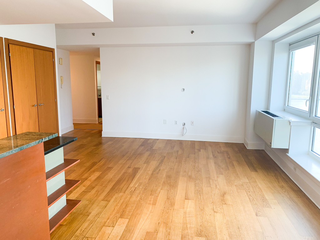 440 Kent Ave  - Photo 3