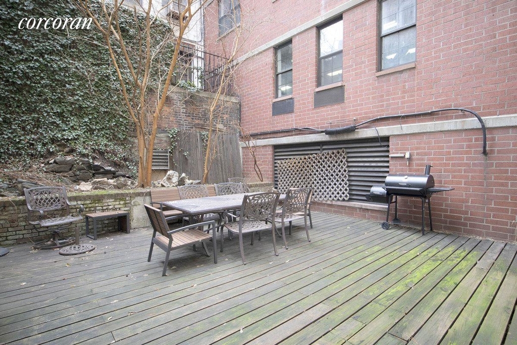 220 West 14th Street - Photo 1