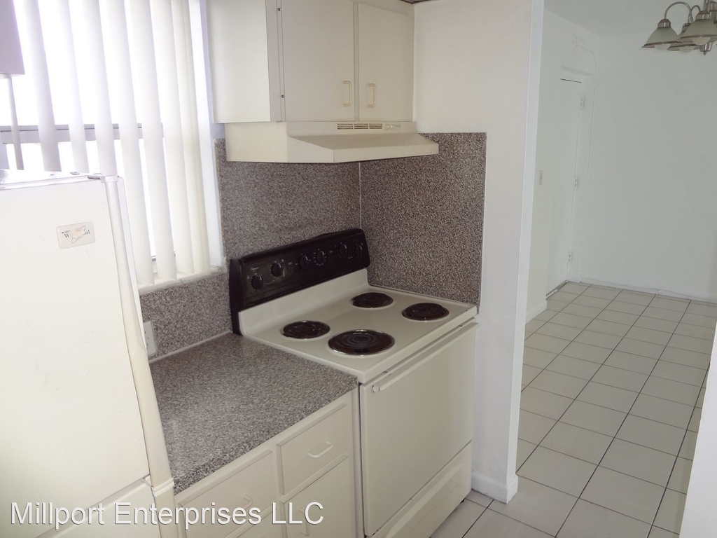 435 Ne 23rd Street - Photo 2