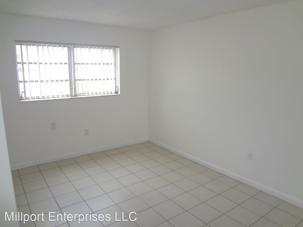 435 Ne 23rd Street - Photo 5