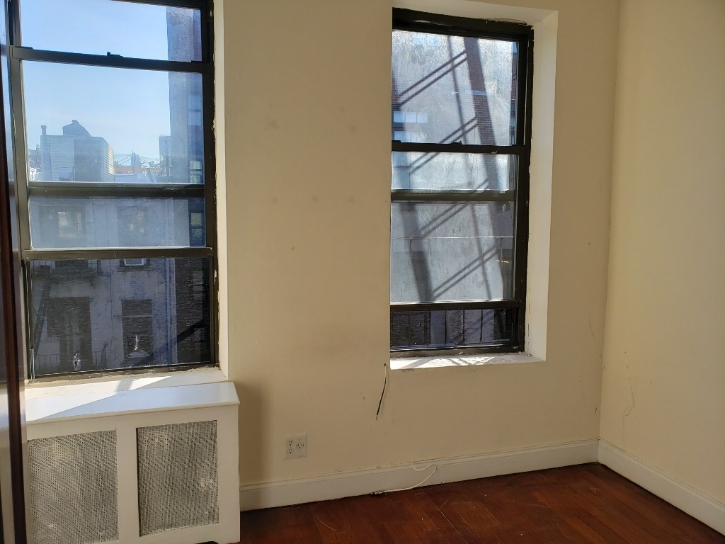 258 East 10 Street - Photo 2