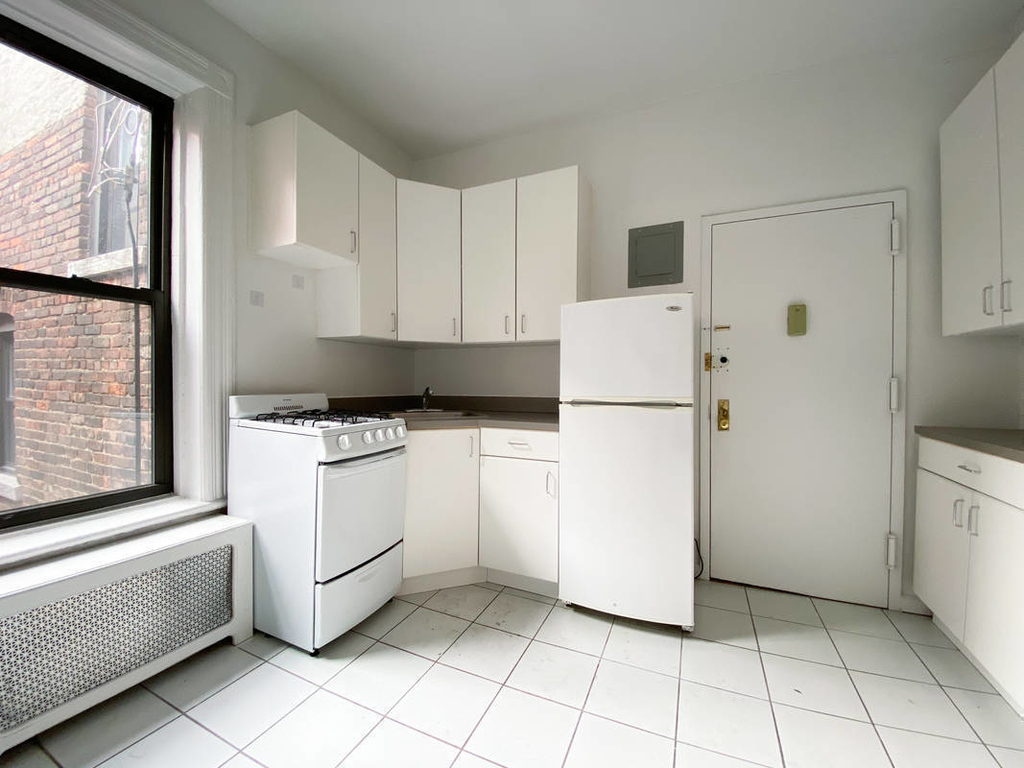 218 East 85th Street - Photo 5