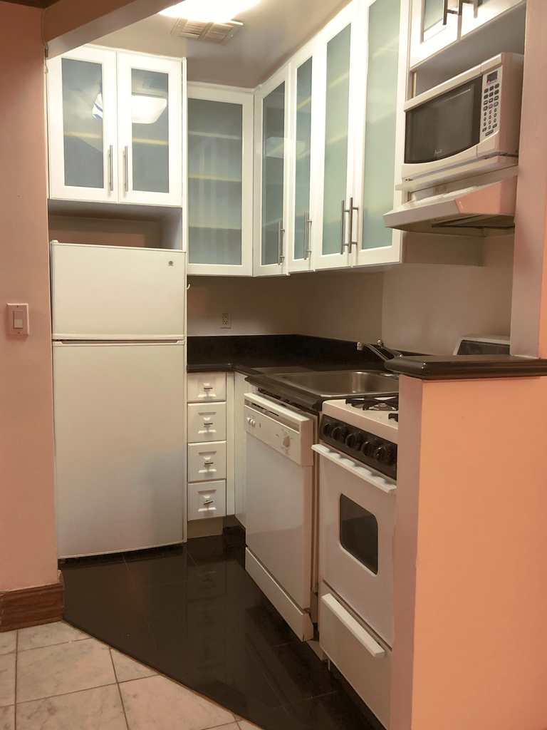 148 West 68th Street - Photo 3