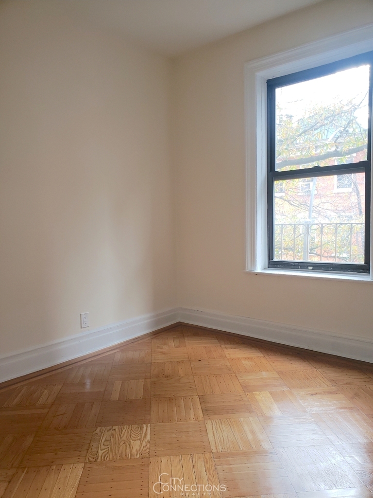 125 Washington Pl - Photo 0