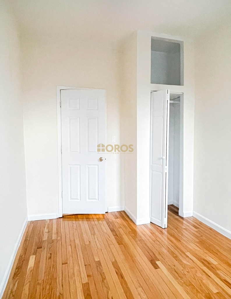 700 East 9th Street - Photo 3