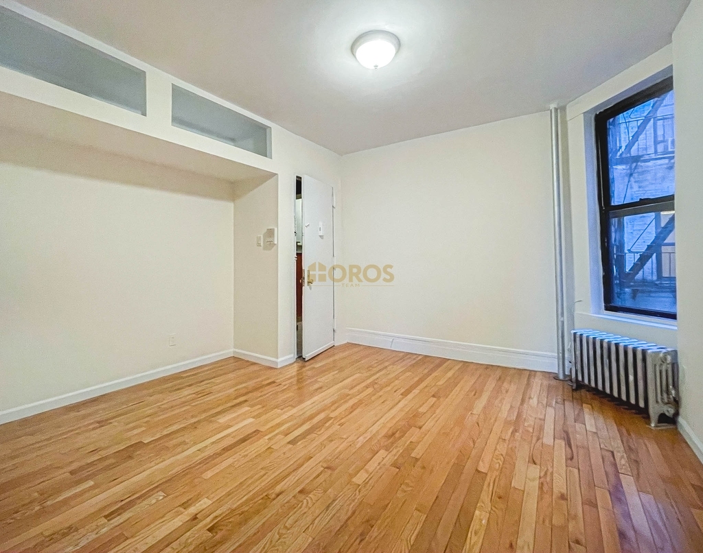 700 East 9th Street - Photo 1
