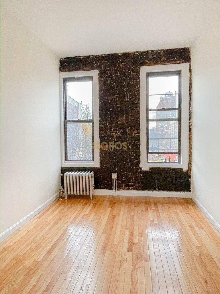 700 East 9th Street - Photo 2