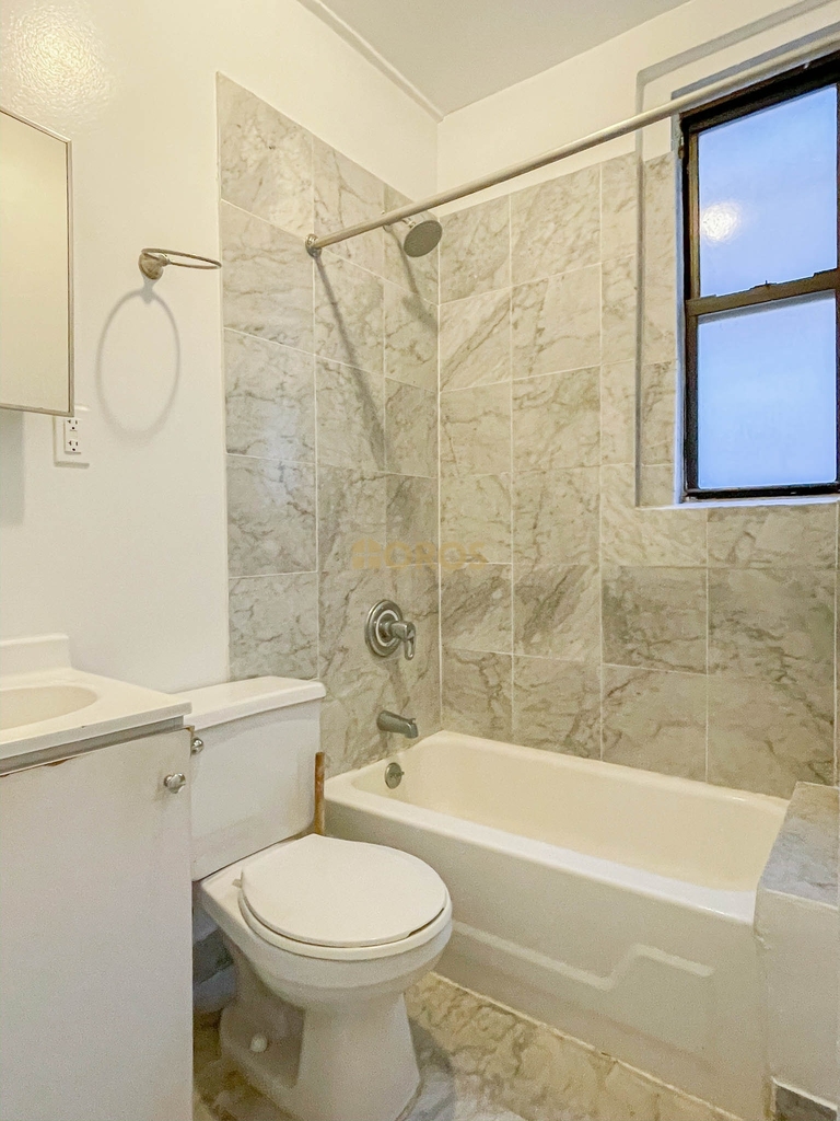 700 East 9th Street - Photo 5