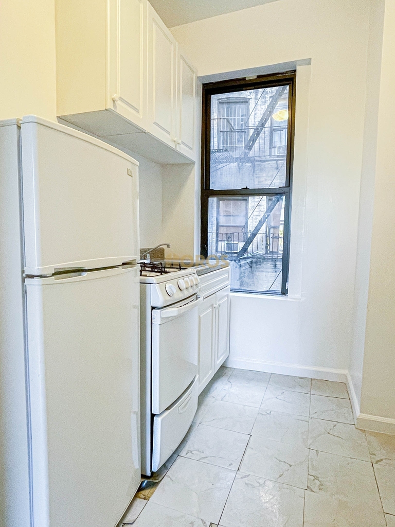 700 East 9th Street - Photo 4