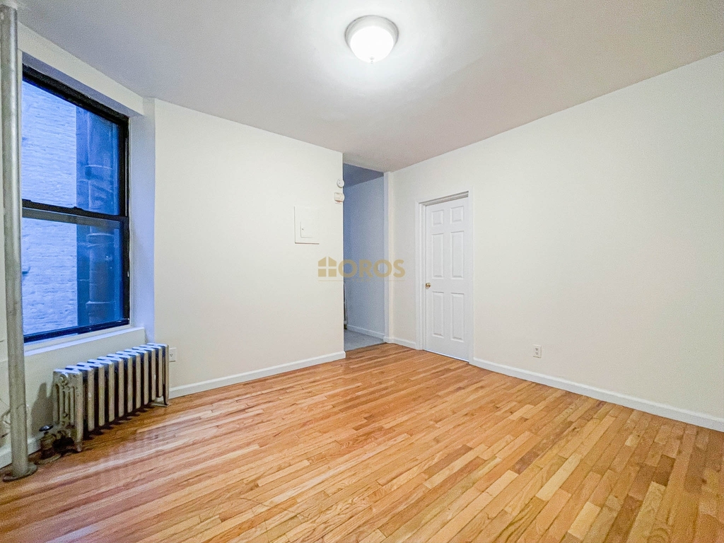 700 East 9th Street - Photo 0