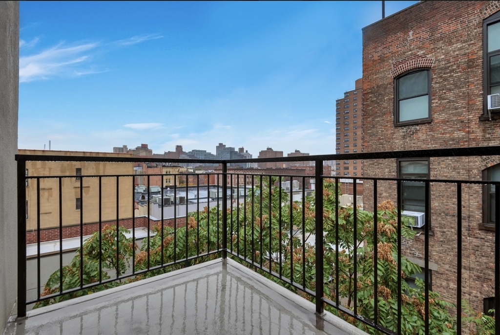 221 East 105th Street - Photo 4