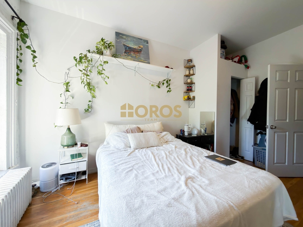 339 East 10th Street - Photo 1