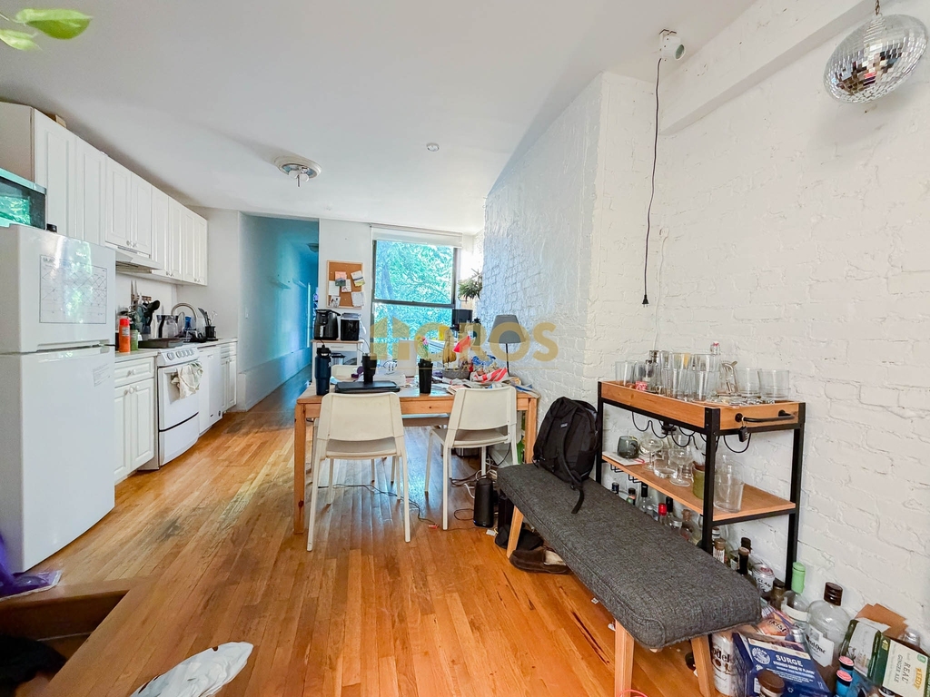 339 East 10th Street - Photo 5