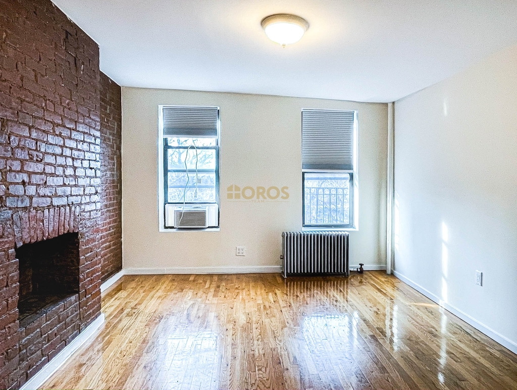 339 East 10th Street - Photo 2