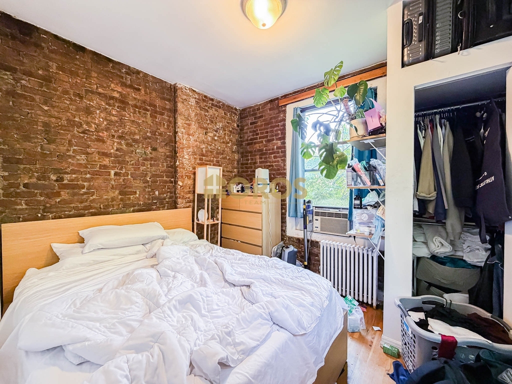 339 East 10th Street - Photo 6
