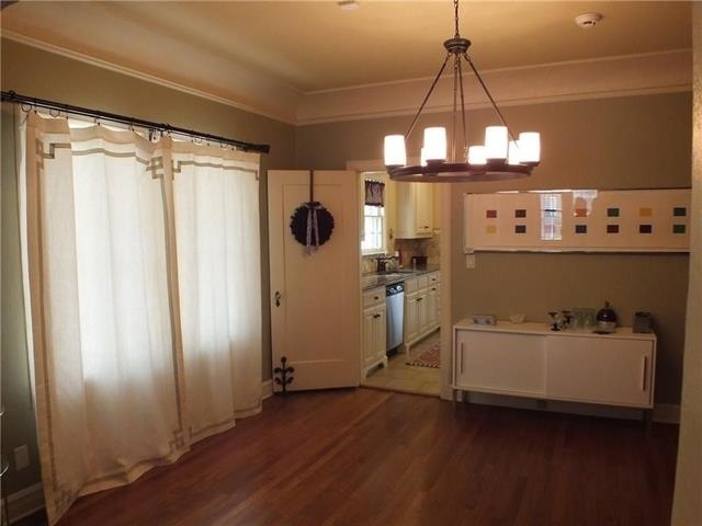 3241 Cockrell Avenue - Photo 2