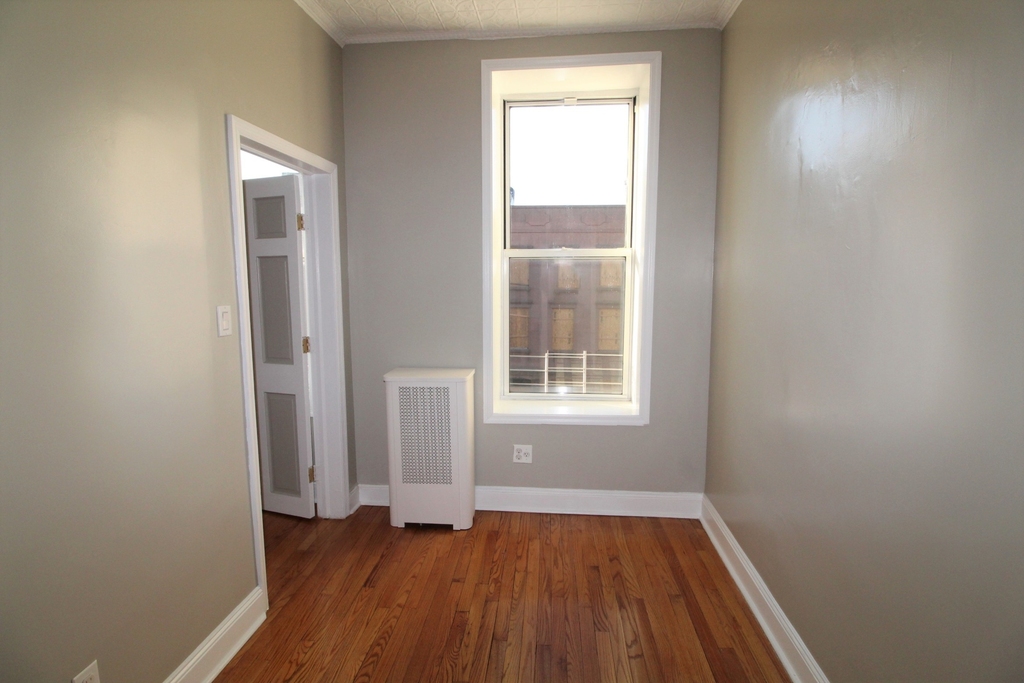 519 Henry Street - Photo 2