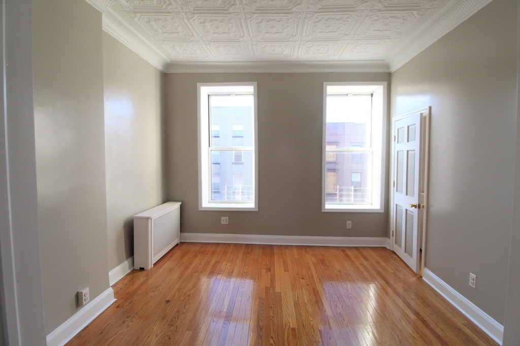 519 Henry Street - Photo 1