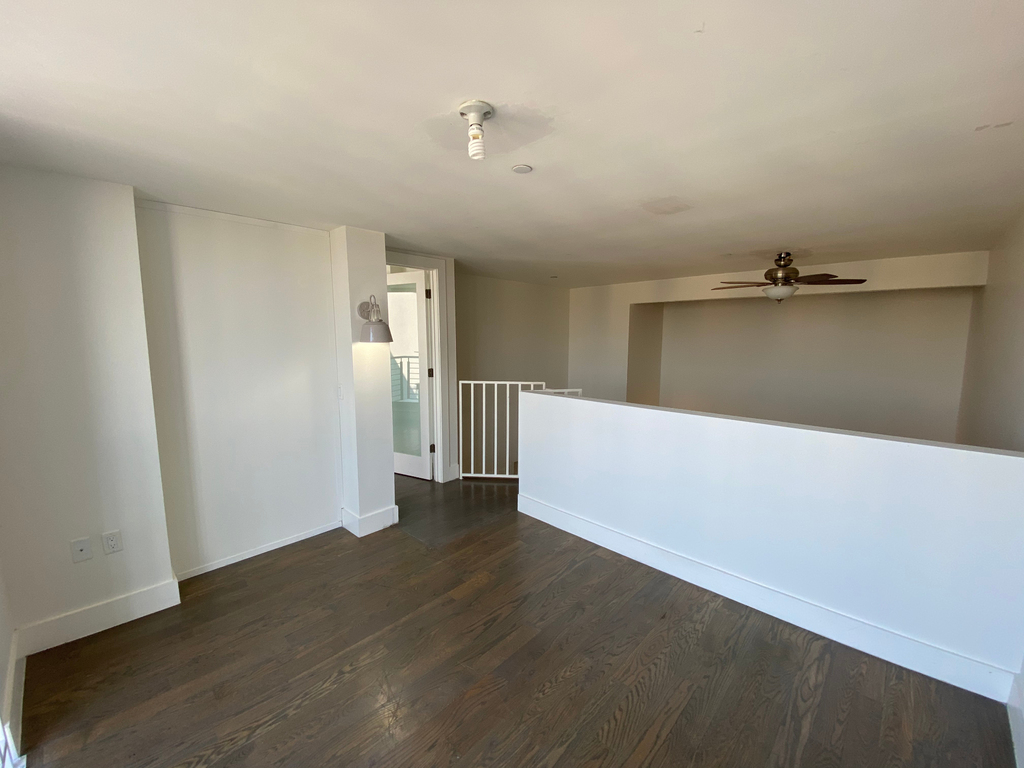 24 Starr St - Photo 8