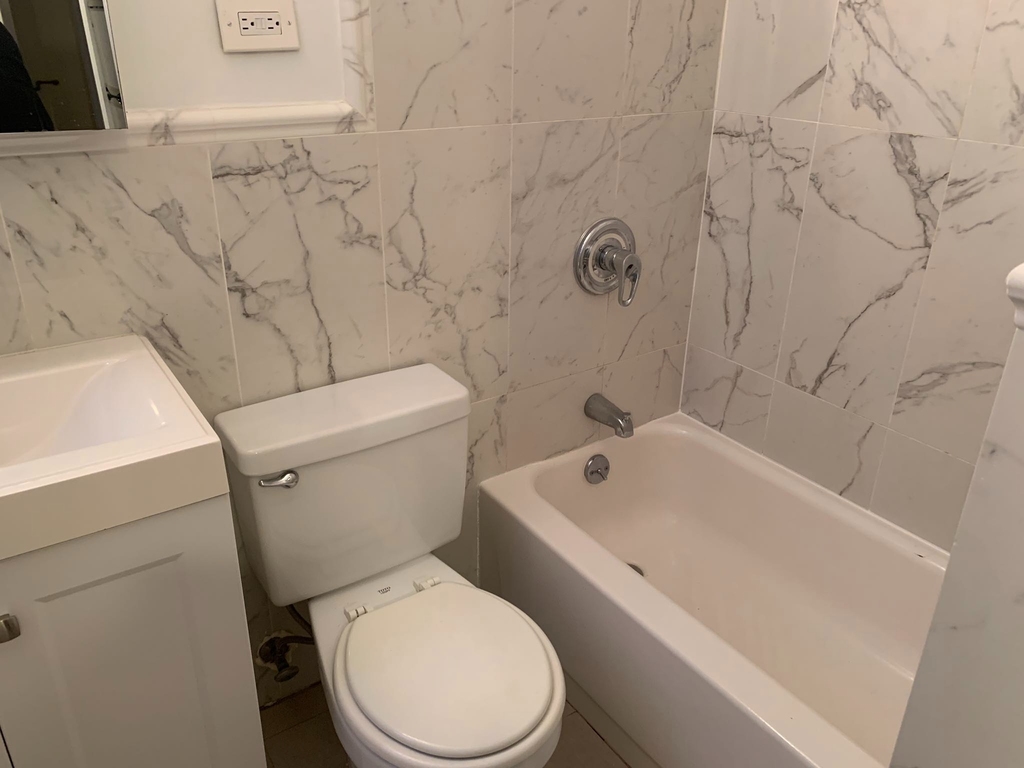 326 East 58th Street - Photo 3