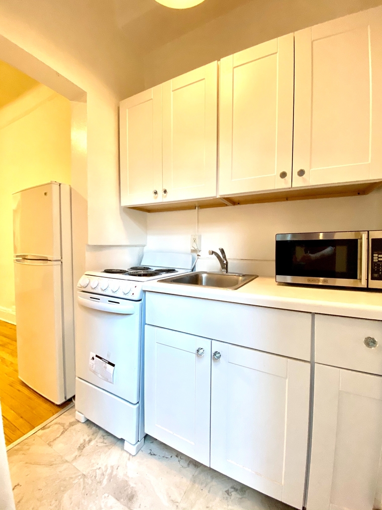 328 East 53rd Street - Photo 1