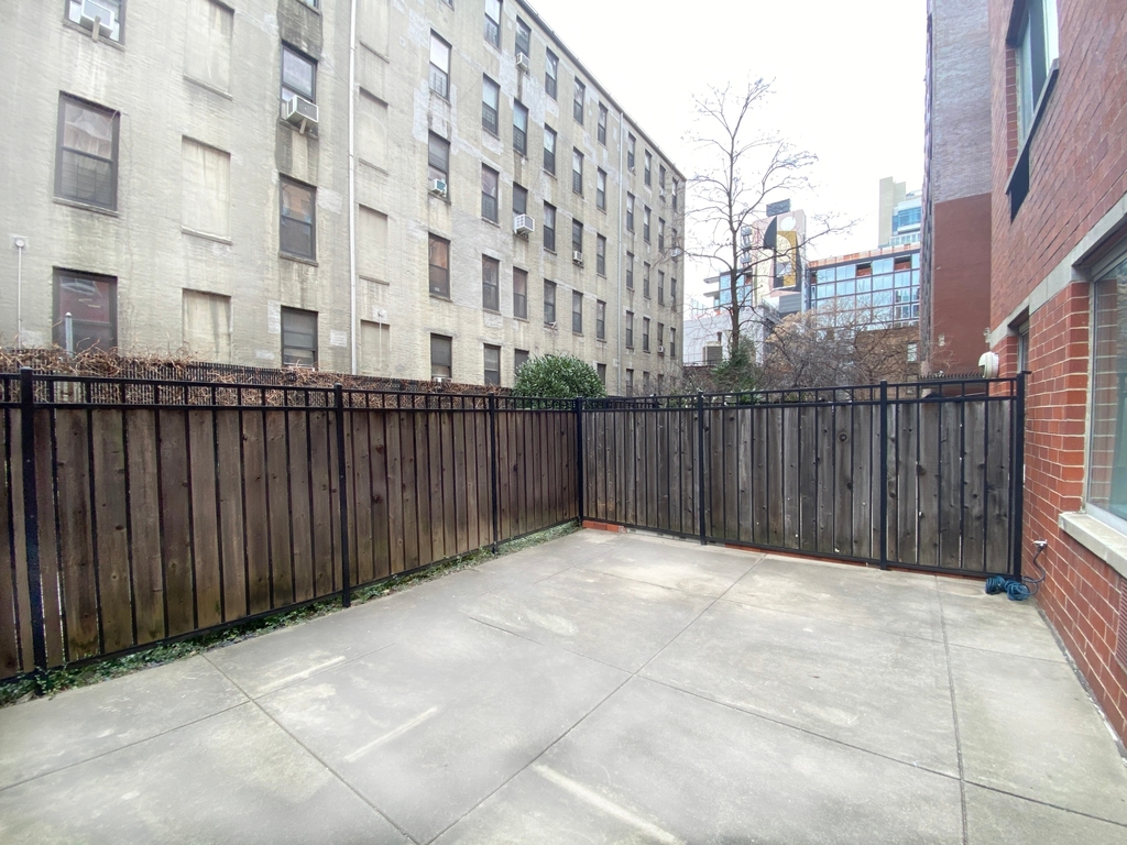 West 48th- Huge Private Terrace! + Doorman, Elevator, Laundry, Gym - Photo 0