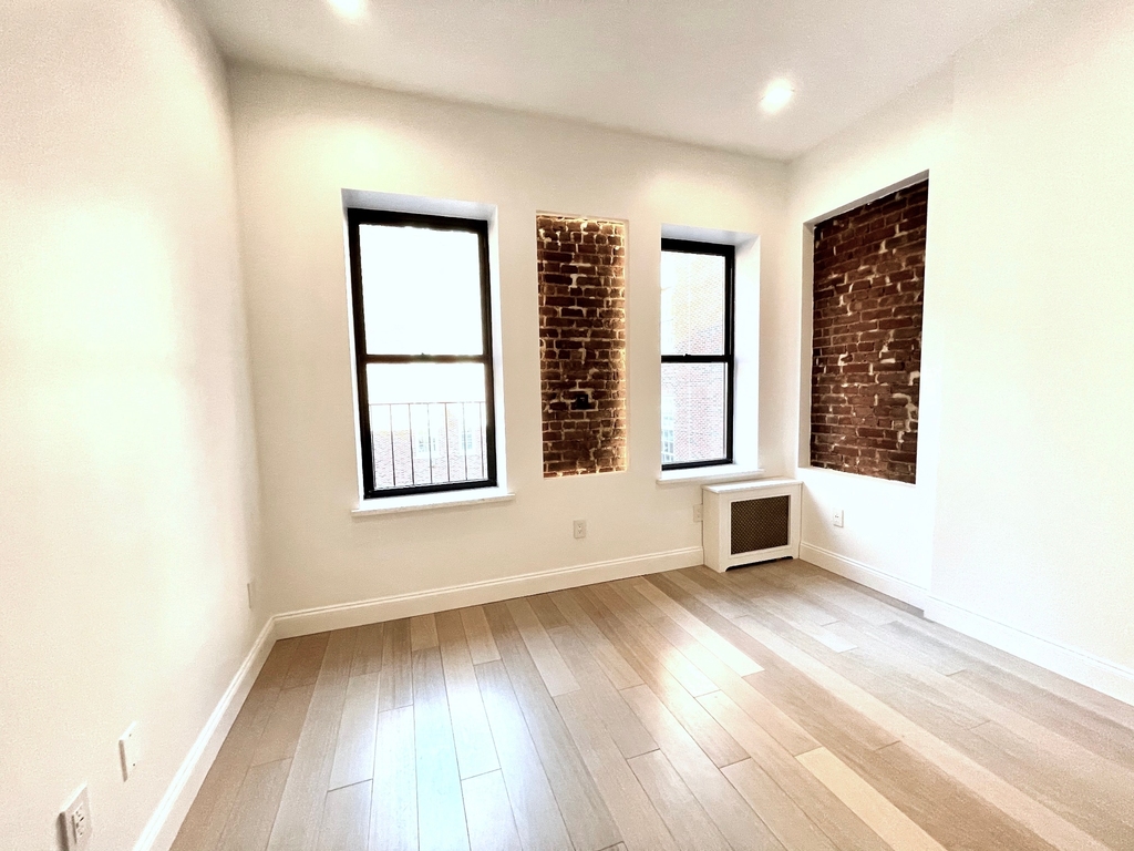 11th ST. Duplex 3BR/2BTH apartment in the East Village - Photo 6