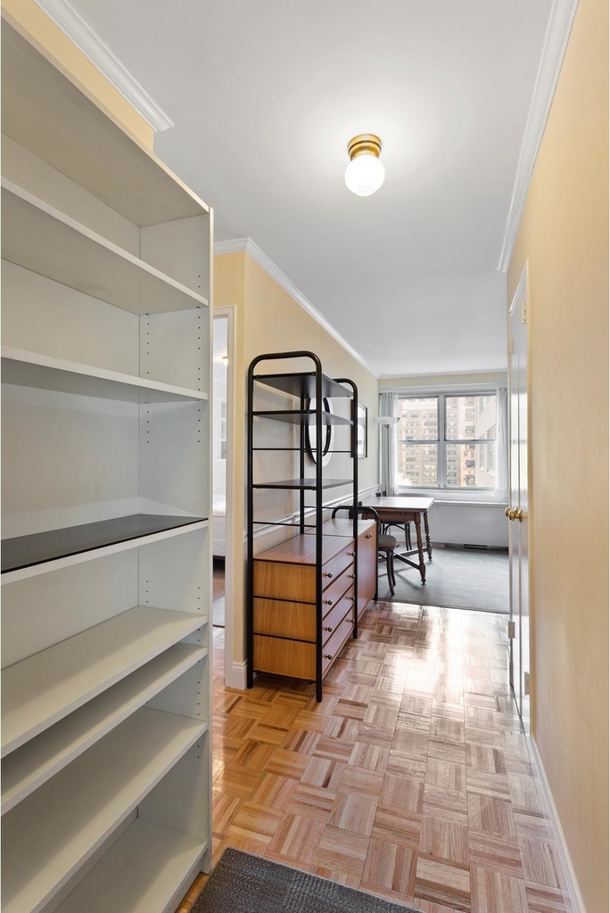 155 W 68th St - Photo 4