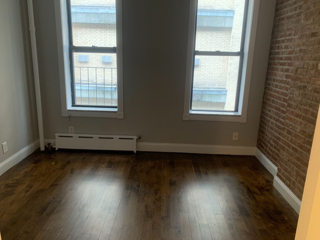 208 East 25th Street - Photo 9