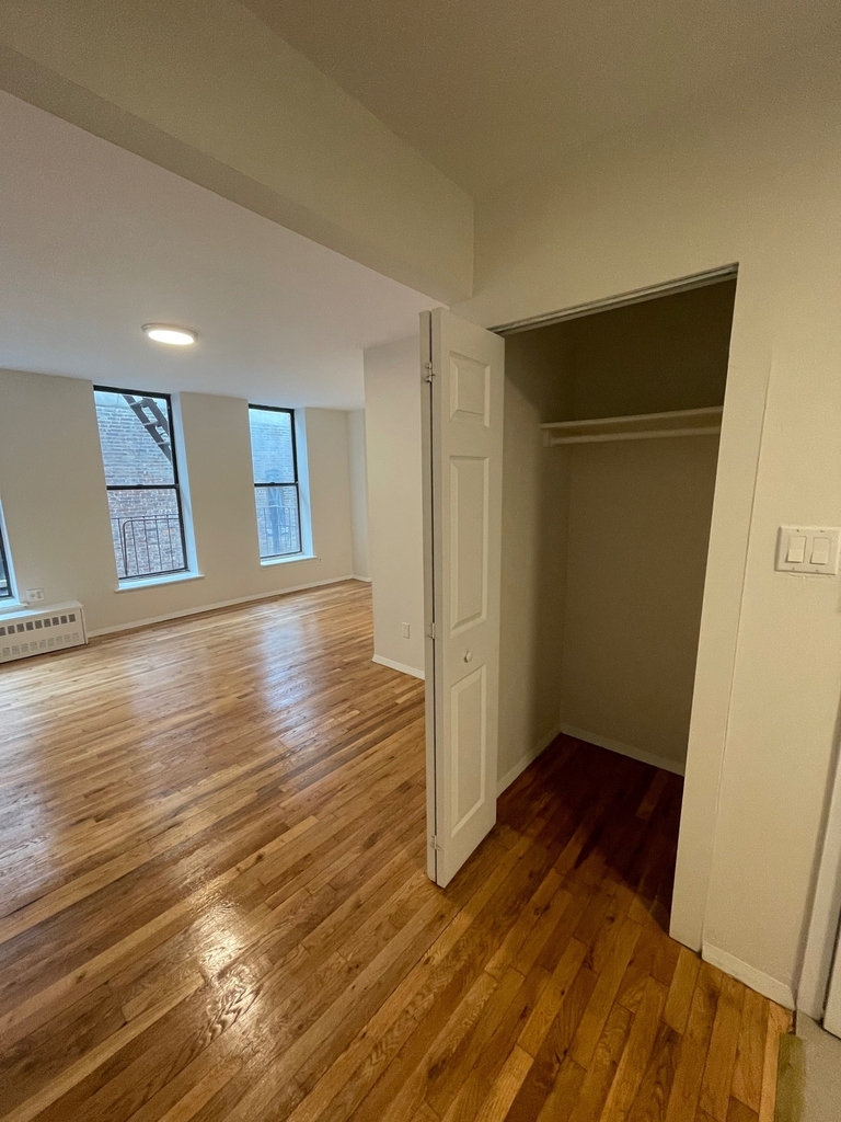 953 Amsterdam Avenue - Photo 2