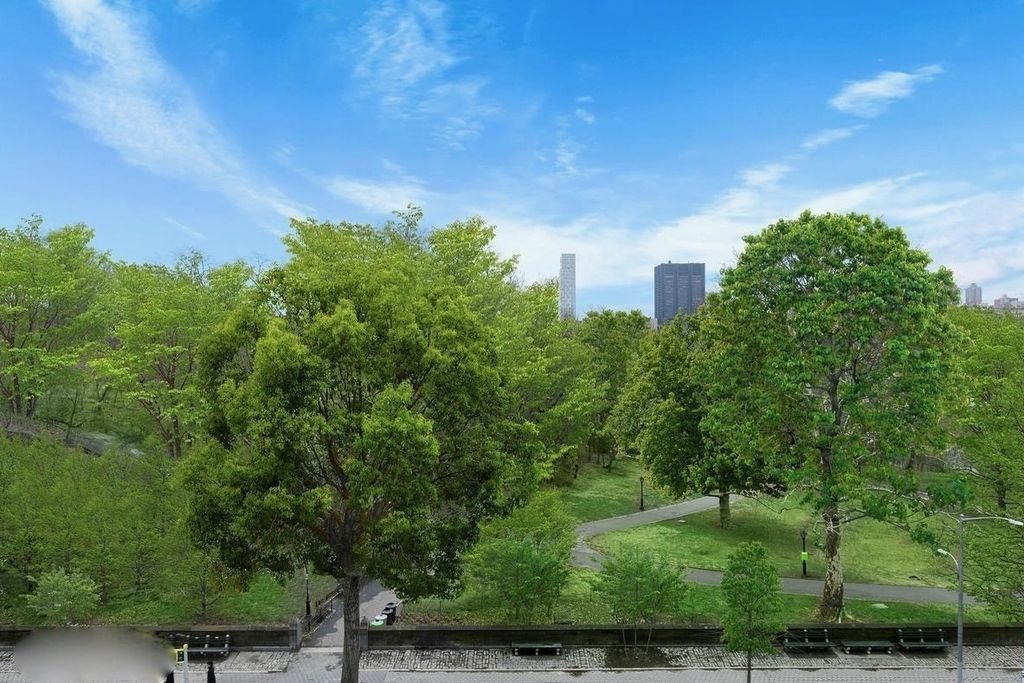 425 Central Park West - Photo 3