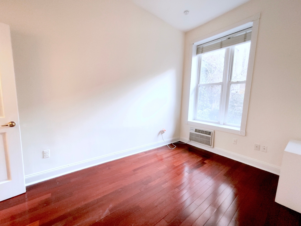 22nd St. Duplex 3BR/2BTH apartment in Gramercy - Photo 3