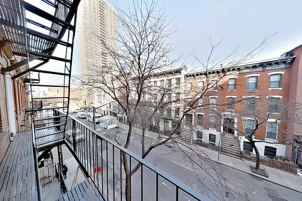 450 West 50th Street - Photo 1