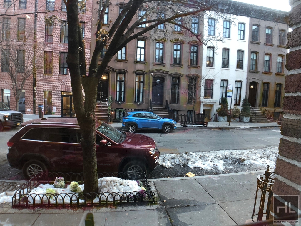 West 11th Street - Photo 4