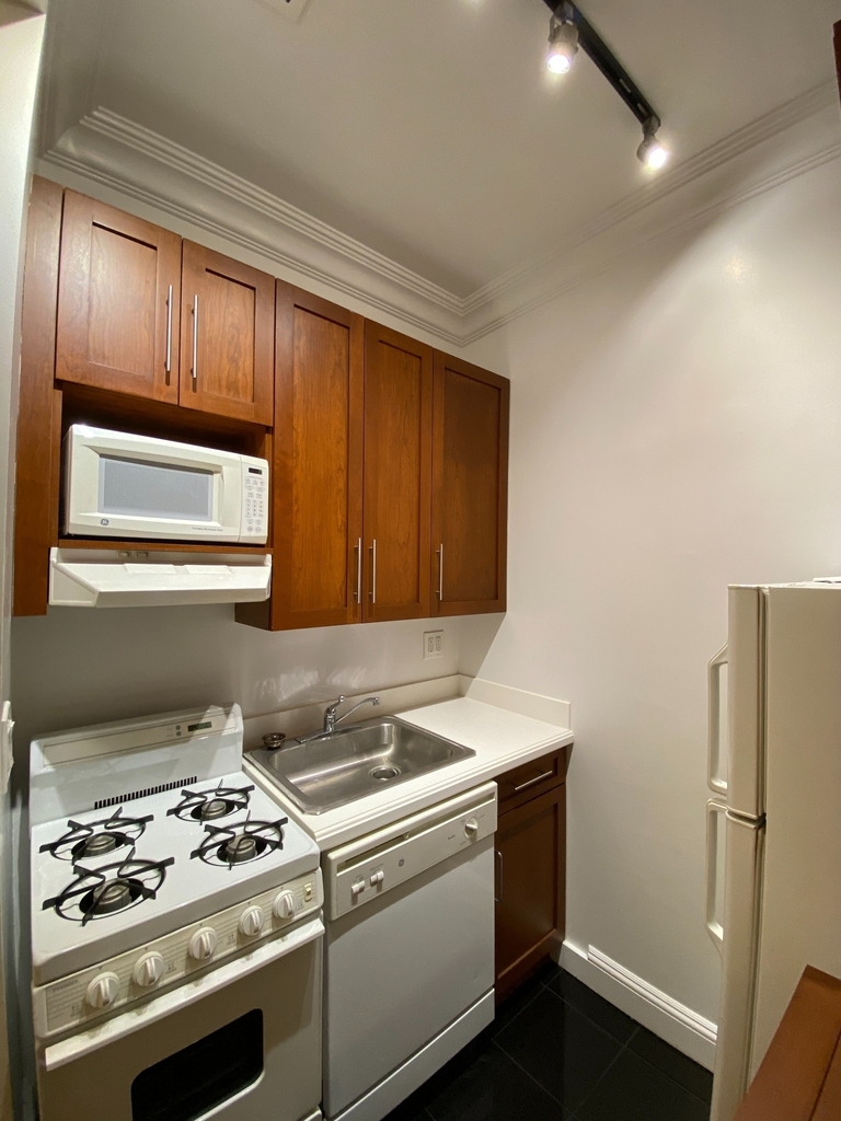 173 East 83rd Street - Photo 6